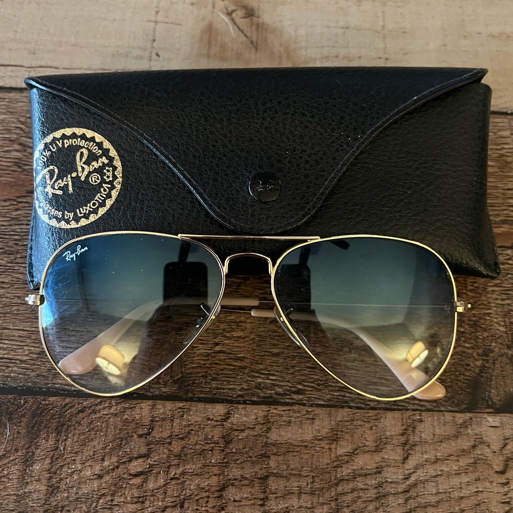 Rose gold and tinted blue Ray-Ban aviators!